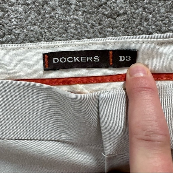 Dockers Classic Fit Pleated Front Tan Khaki Chinos - Picture 3 of 5